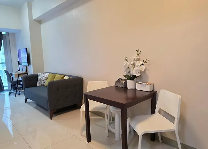 Bgc Uptown Cosy Vibe With Balcony And Fast Wi-fi Close To Grand Hyatt Malls St Lukes Apartamento