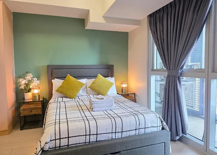 Apartamento Bgc Uptown Cosy Vibe With Balcony And Fast Wi-fi Close To Grand Hyatt Malls St Lukes