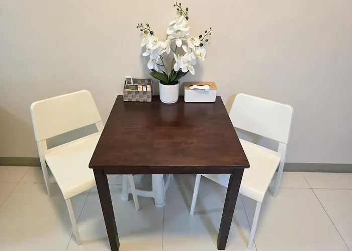 Bgc Uptown Cosy Vibe With Balcony And Fast Wi-fi Close To Grand Hyatt Malls St Lukes Manila