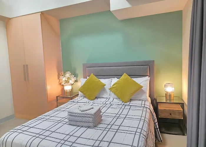 Bgc Uptown Cosy Vibe With Balcony And Fast Wi-fi Close To Grand Hyatt Malls St Lukes Manila