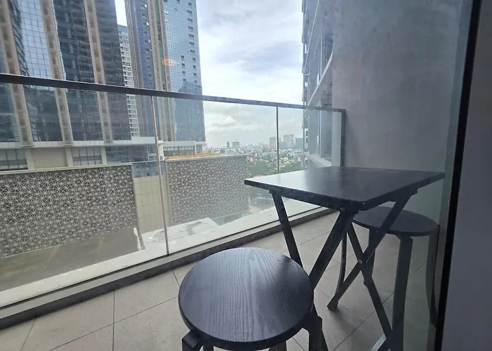 Bgc Uptown Cosy Vibe With Balcony And Fast Wi-fi Close To Grand Hyatt Malls St Lukes شقة مانيلا