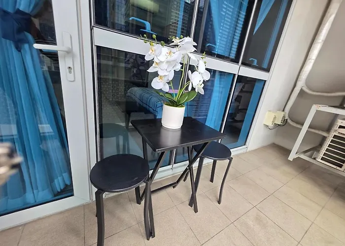 Bgc Uptown Cosy Vibe With Balcony And Fast Wi-fi Close To Grand Hyatt Malls St Lukes Apartamento Manila
