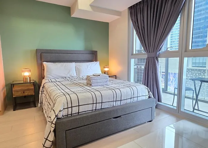 Apartamento Bgc Uptown Cosy Vibe With Balcony And Fast Wi-fi Close To Grand Hyatt Malls St Lukes