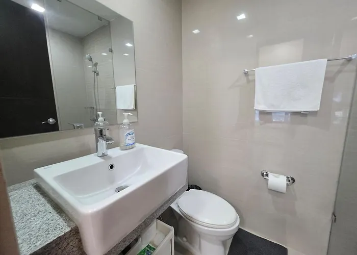 Bgc Uptown Cosy Vibe With Balcony And Fast Wi-fi Close To Grand Hyatt Malls St Lukes Apartamento